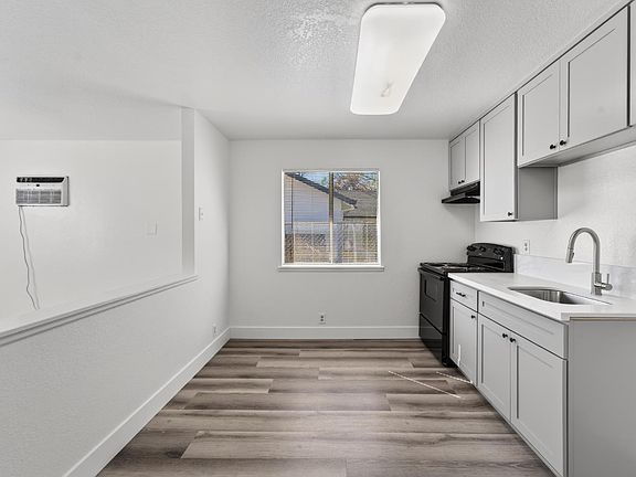4th image of 3521 Belden St