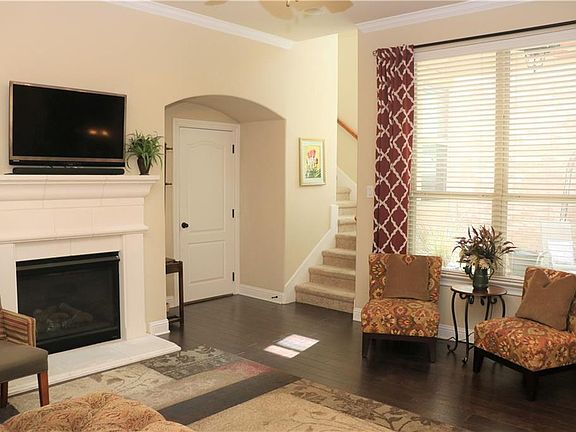 4th image of 2447 Sunderland Ln