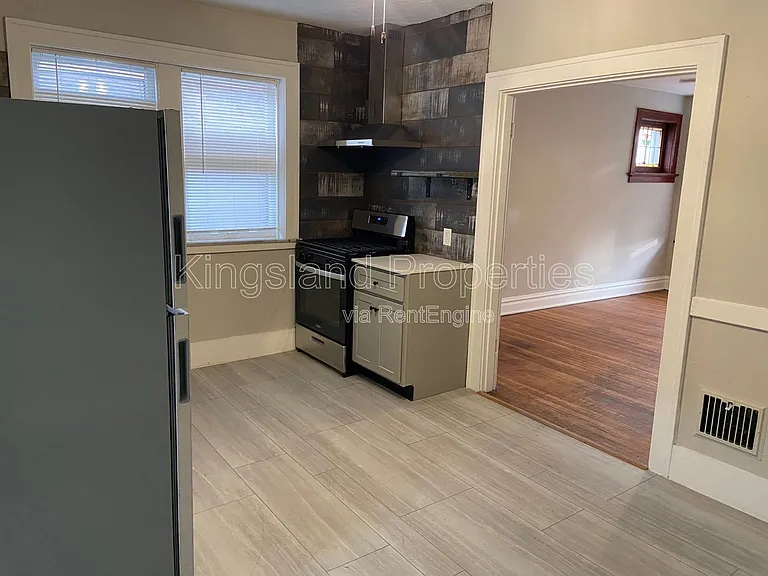 5015 Mardel Ave — Photo 4