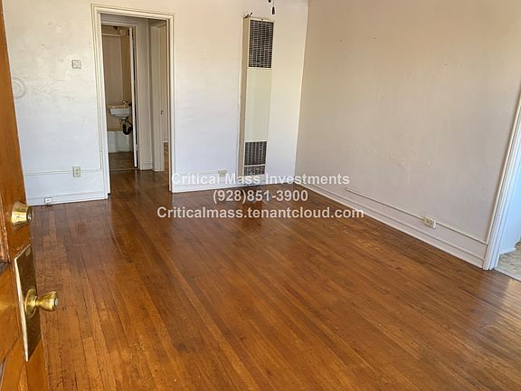 5th image of 403 W Oak St