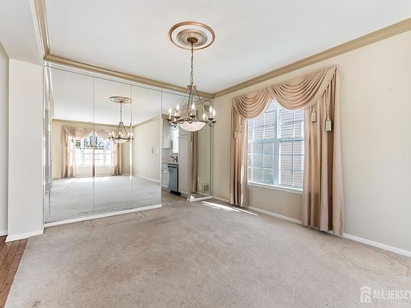 5th image of 255 Springmeadow Way