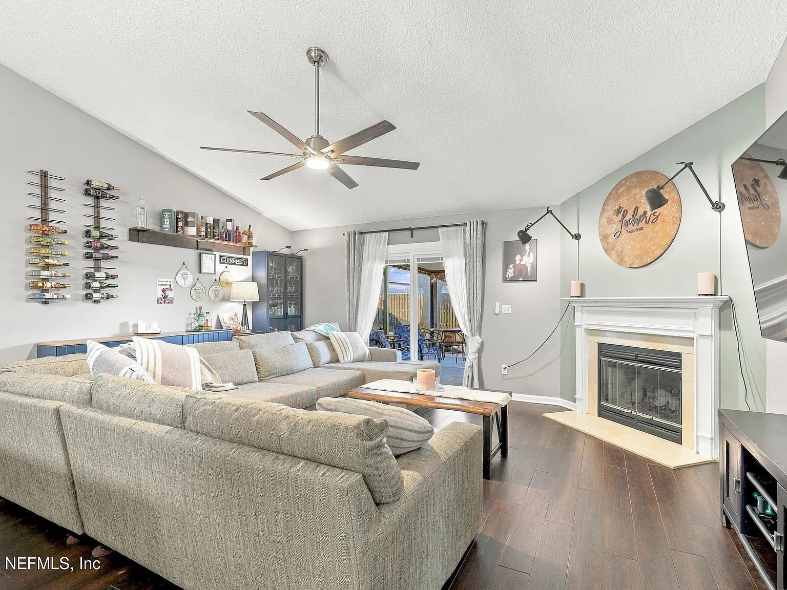 4 bed, 2.0 bath, 1849 sqft, $2,600 — Photo 3