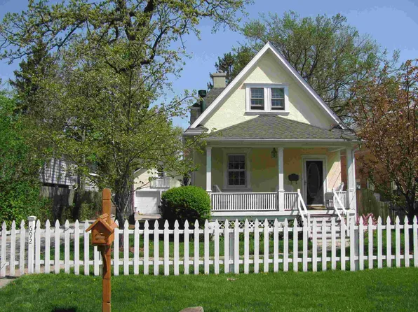 692 Cherry Ave, Lake Forest, IL 60045