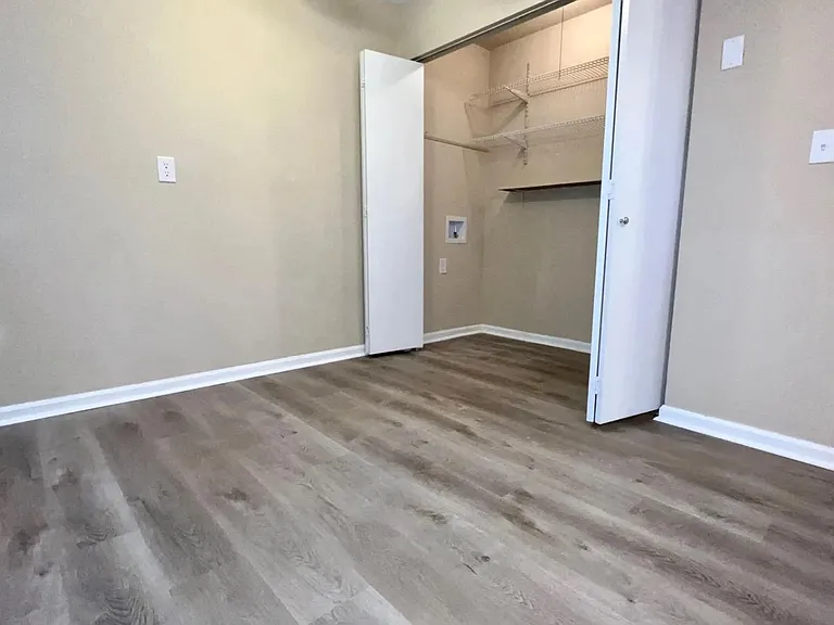 5050 Shoals Ln — Photo 3
