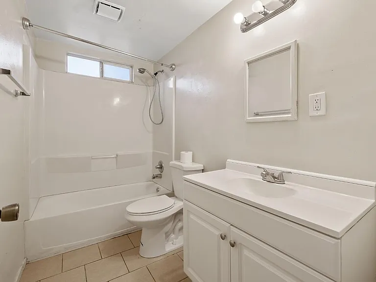 1804 N 11th Ave #2 — Photo 6