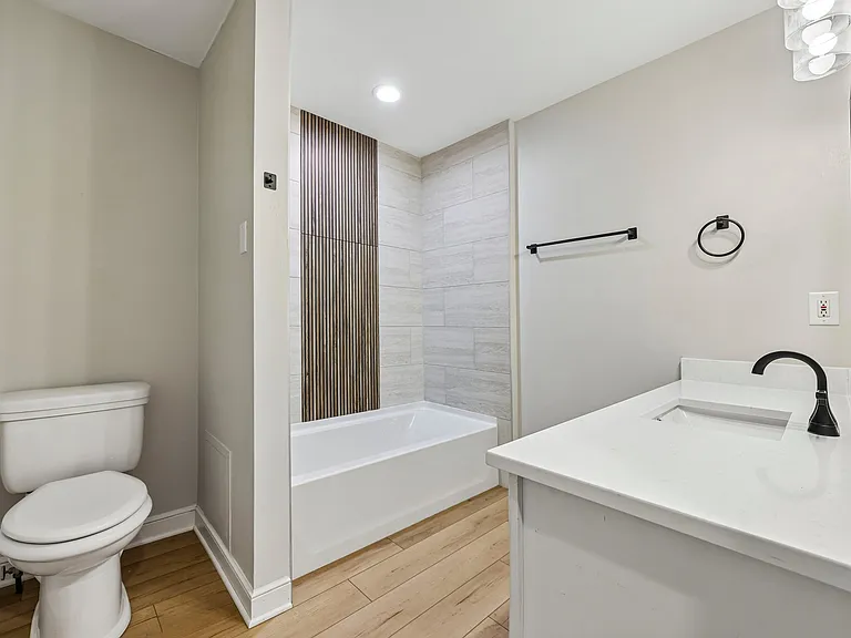 11108 W Forest Home Ave — Photo 13