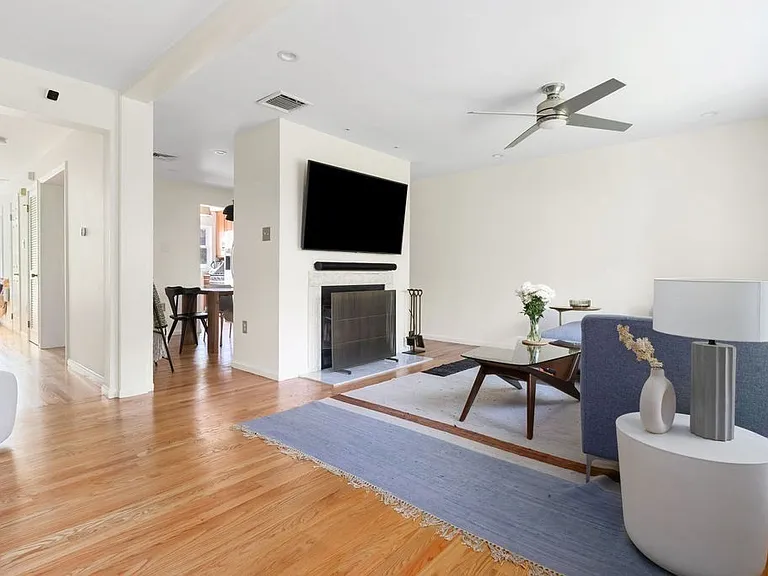 29 Angela Ln #29 — Photo 3