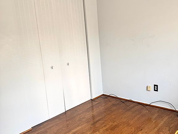 5th image of 411 E 60th Pl