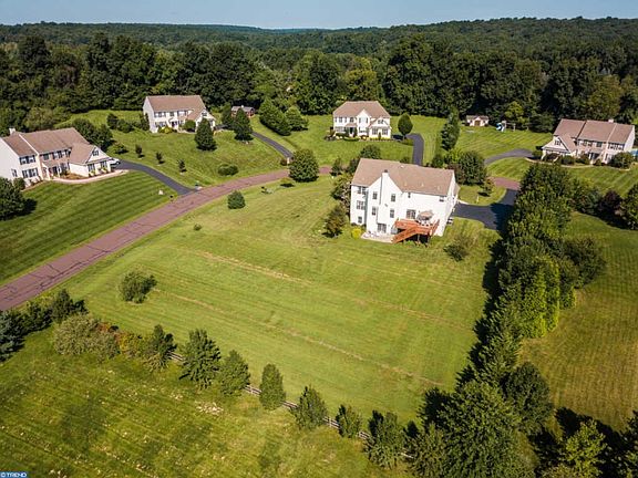 4th image of 121 Horseshoe Ln