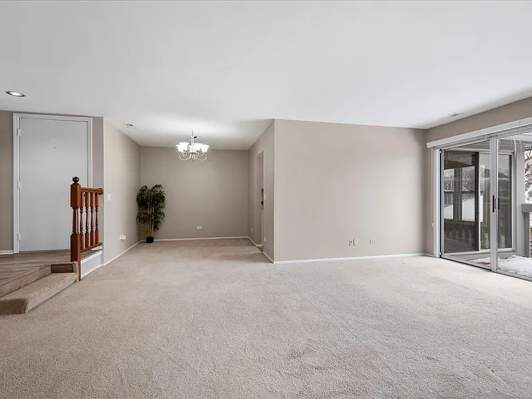 226 Coventry Cir — Photo 6