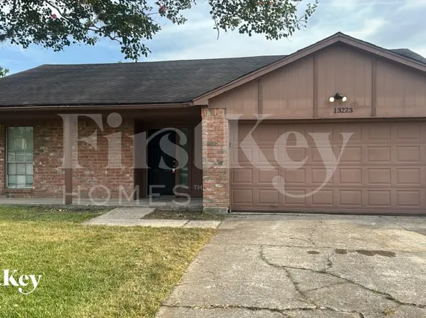 13223 Lake Breeze Ln, Willis, TX 77318