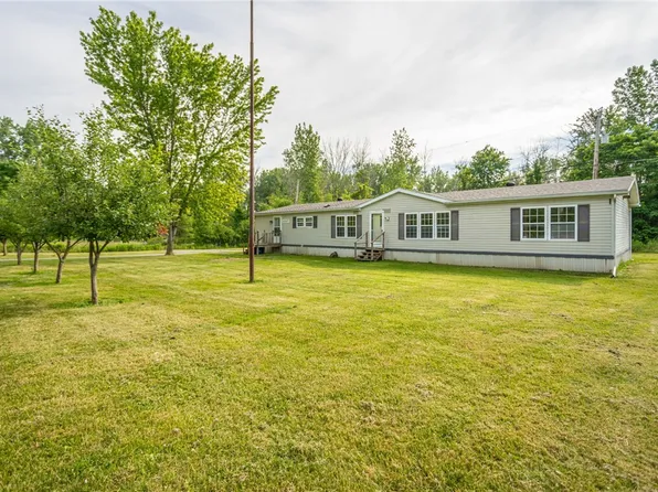 6367 Albion Rd, Oakfield, NY 14125