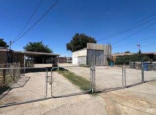 8116 Maxey Dr, Lamont, CA 93241