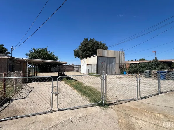 8116 Maxey Dr, Lamont, CA 93241