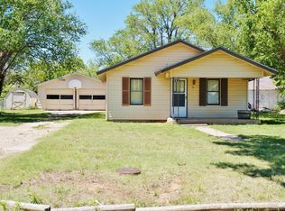 302 High St, Claude, TX 79019
