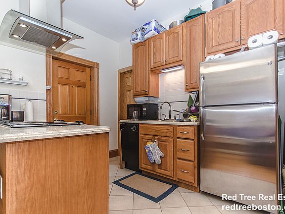 3rd image of 97 Myrtle St