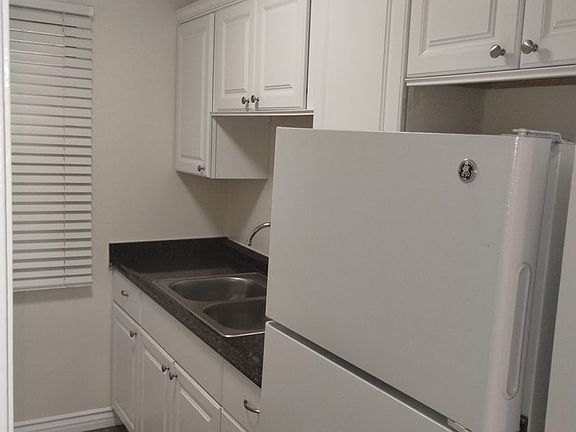 5th image of 4053-4055 Hamilton St #10