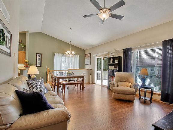 5th image of 409 E Edinborough Cir