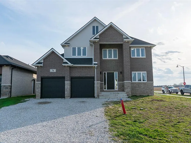 74 Dundee Dr — Photo 1