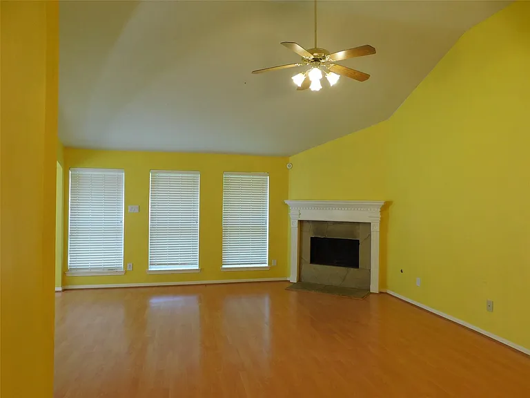 3702 Heritage Colony Dr — Photo 32