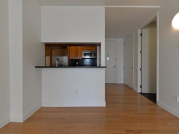 3rd image of 88 Greenwich St APT 1906
