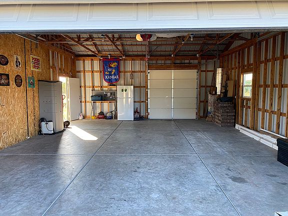 5th image of 4 Indian Trails Ln
