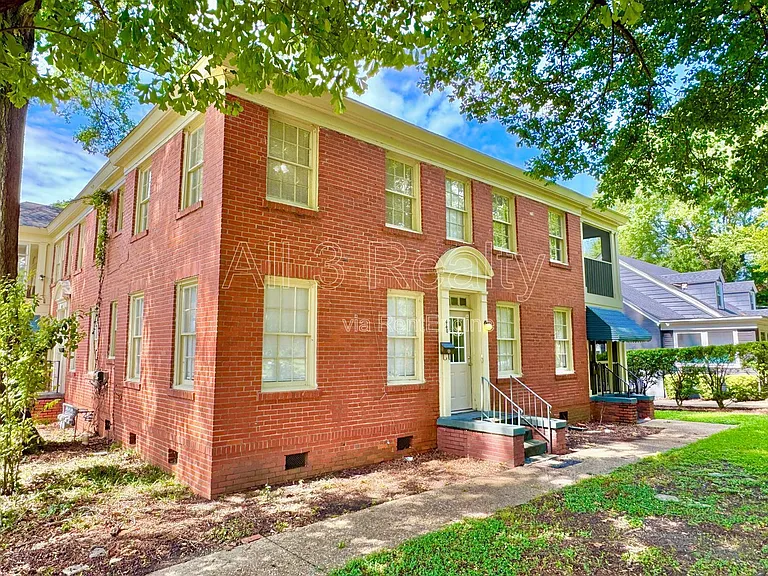 440 E Fairview Ave — Photo 2