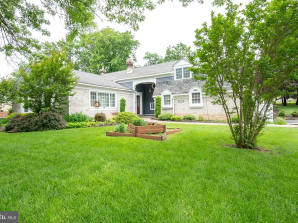 103 Briarwood Dr, Holland, PA 18966