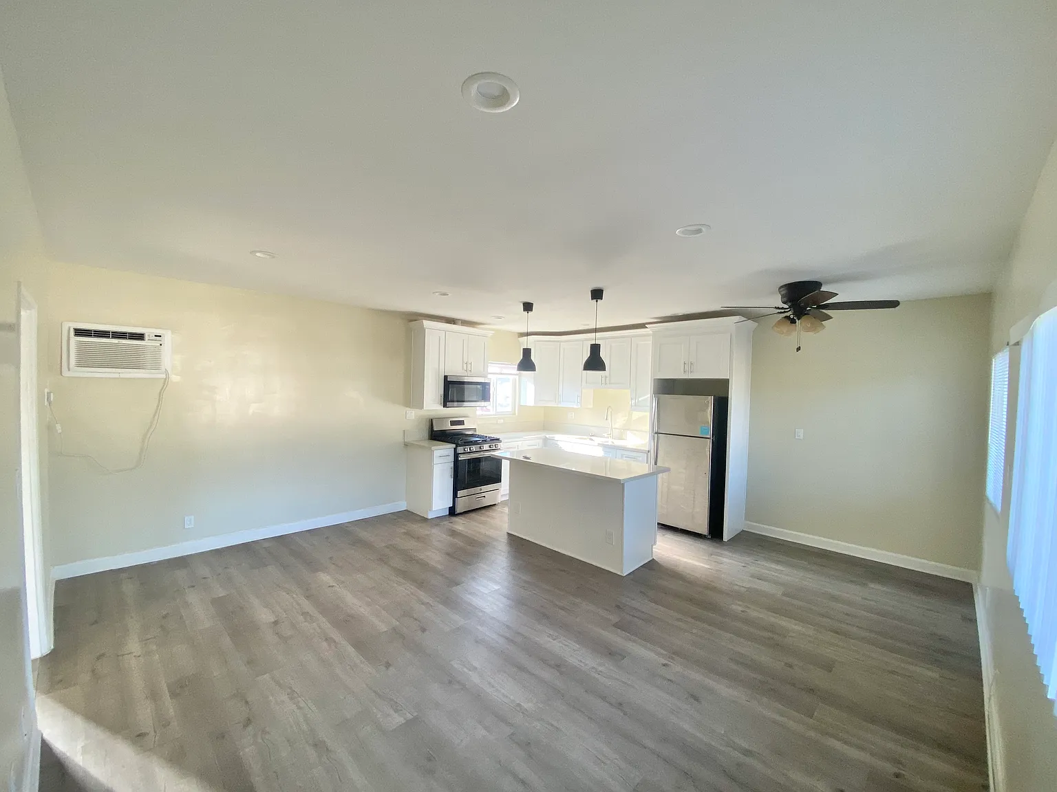 2 bed, 650 sqft, $2,250 — Photo 2