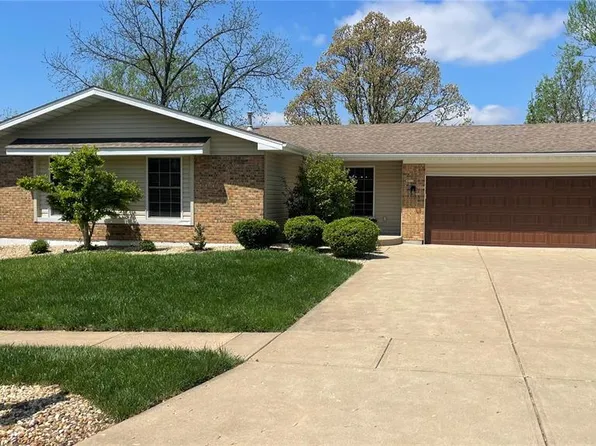 329 Rebecca Dr, Saint Charles, MO 63301