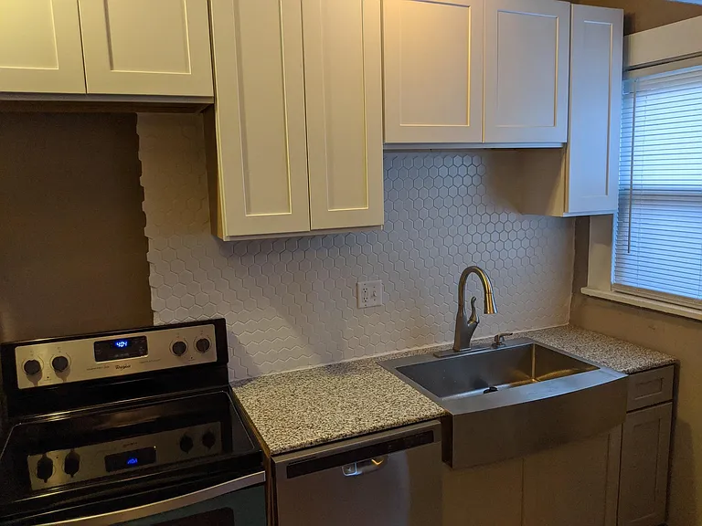 392 E Tompkins St — Photo 7