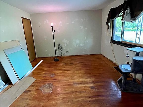 3rd image of 10219 Nashua Dr