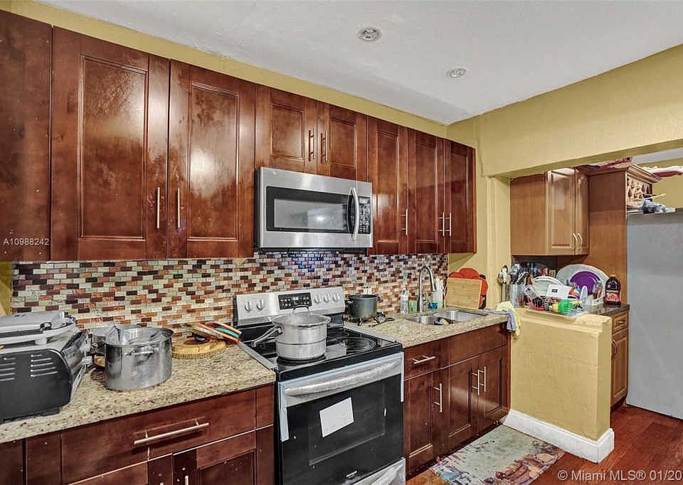 1st image of 810 NE 124th St
