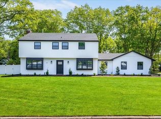 37 Pembrook Dr, Stony Brook, NY 11790