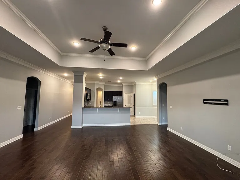 328 N Hampton St — Photo 8