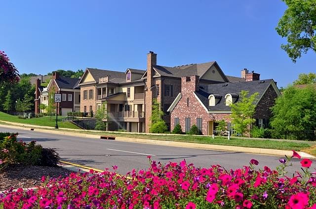 2nd image of 631 Grant Park Ct