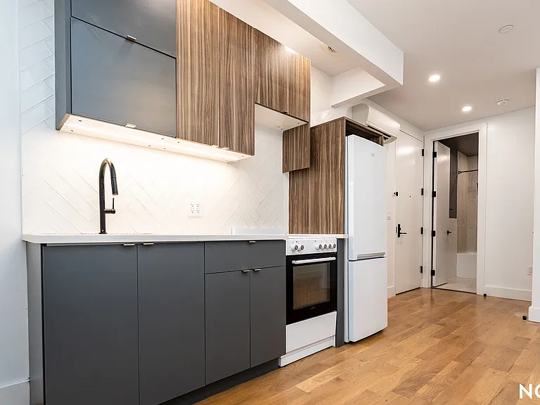 156 Martense St #1G — Photo 2