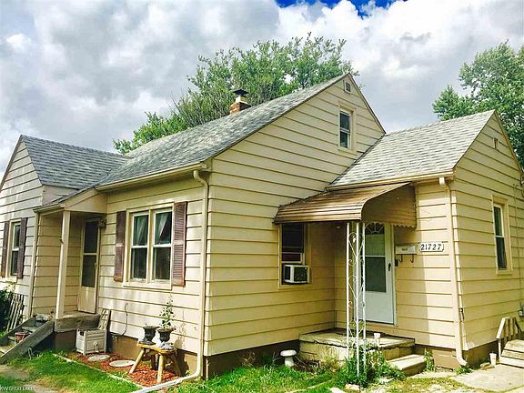 2nd image of 21727 Lange St