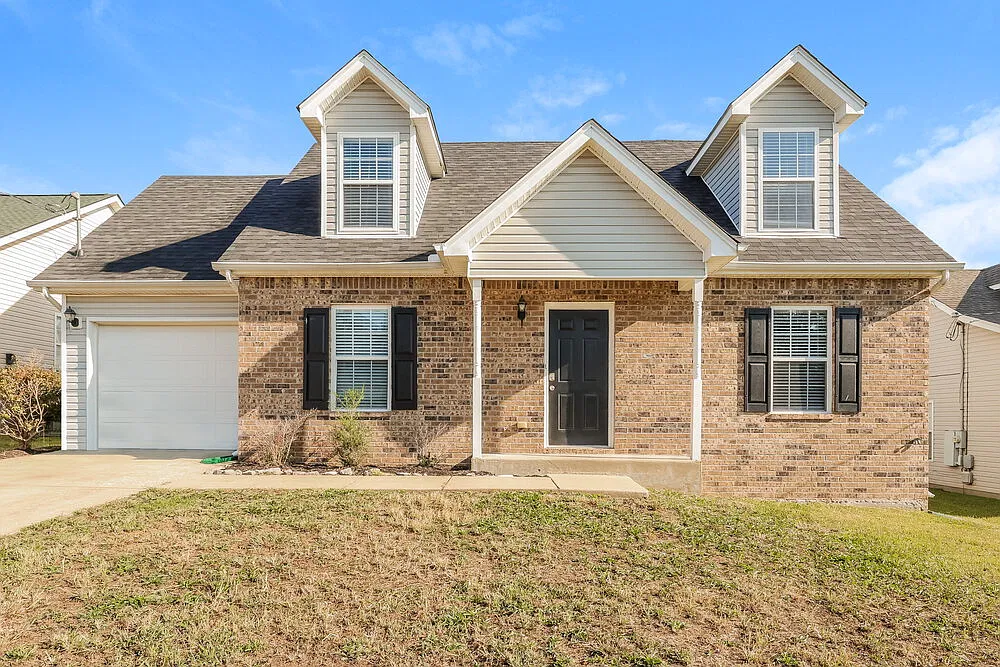 3 bed, 2.0 bath, 1386 sqft, $2,070 — Photo 1