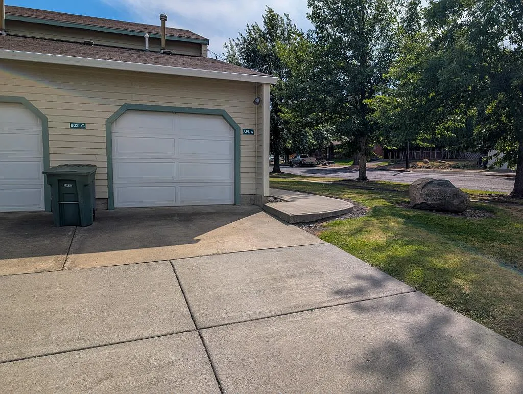802 C Ave — Photo 3