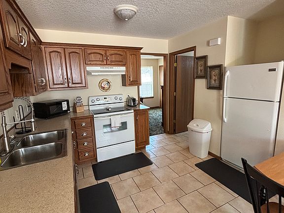 3rd image of 2226 E 8th St APT C