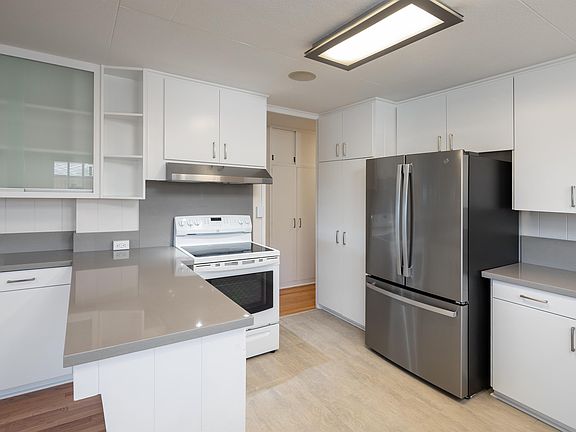 3rd image of 651 11th Ave #3/2