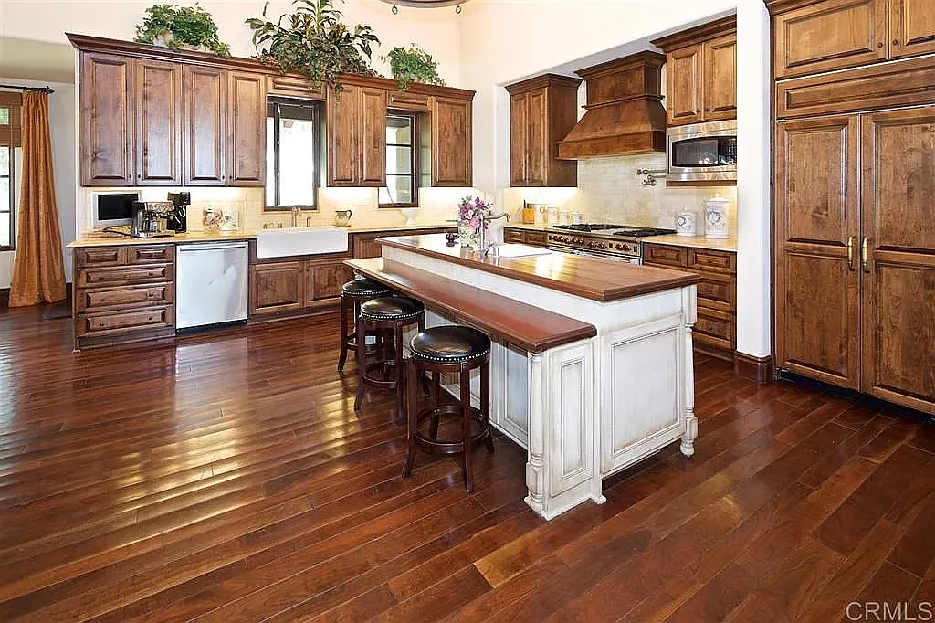 5 bed, 6136 sqft, $20,000 — Photo 4