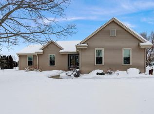 200 Hawthorne Dr, Eagle, WI 53119