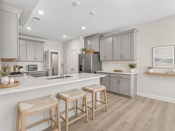 2nd image of 2136 Edwin Dr