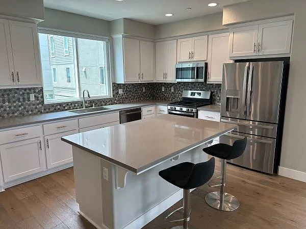 1556 Wright Ave — Photo 9