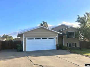 605 Antelope Creek Dr, Douglas, WY 82633