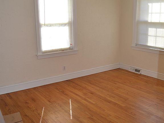 4th image of 213 Midway Ave