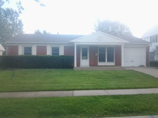 801 E Streamwood Blvd photo 1