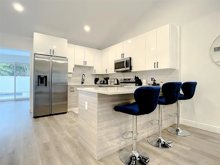 2100 NE 45th St #1 — Photo 8